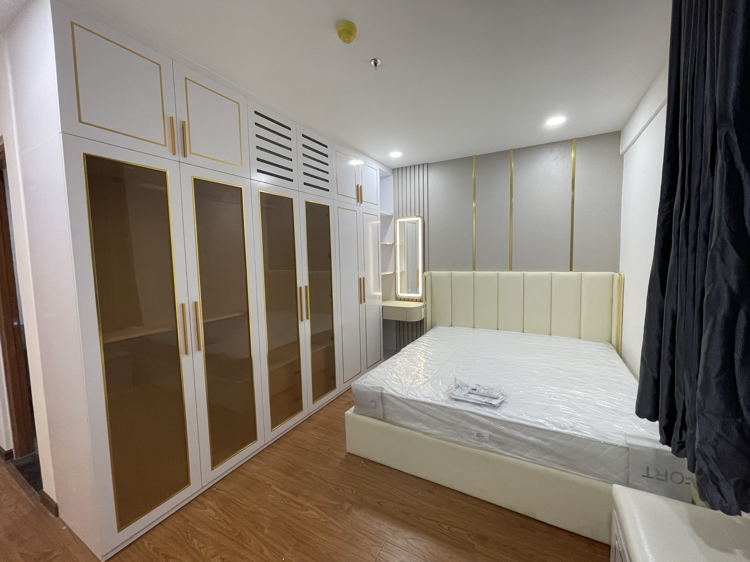 Mẫu tủ quần áo 6 cánh hiện đại 077